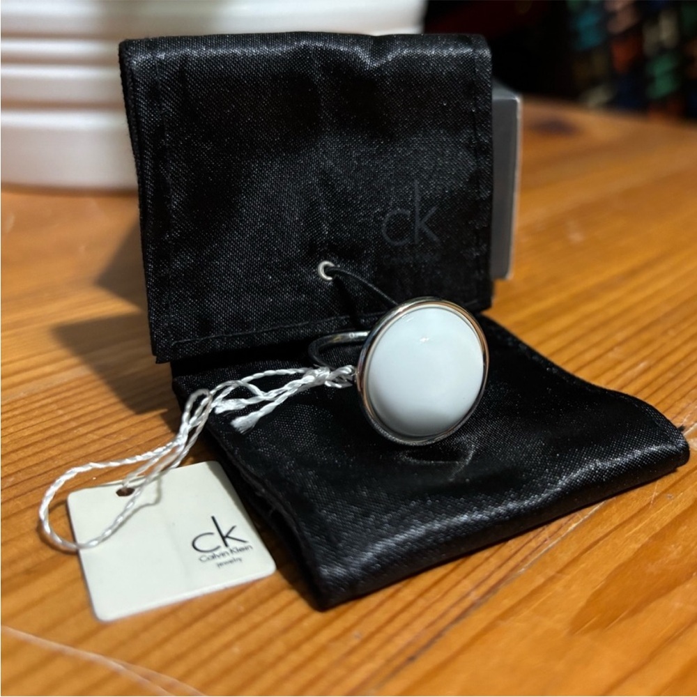 Calvin Klein- Round White Coral Stone Ring - Picture 4 of 7